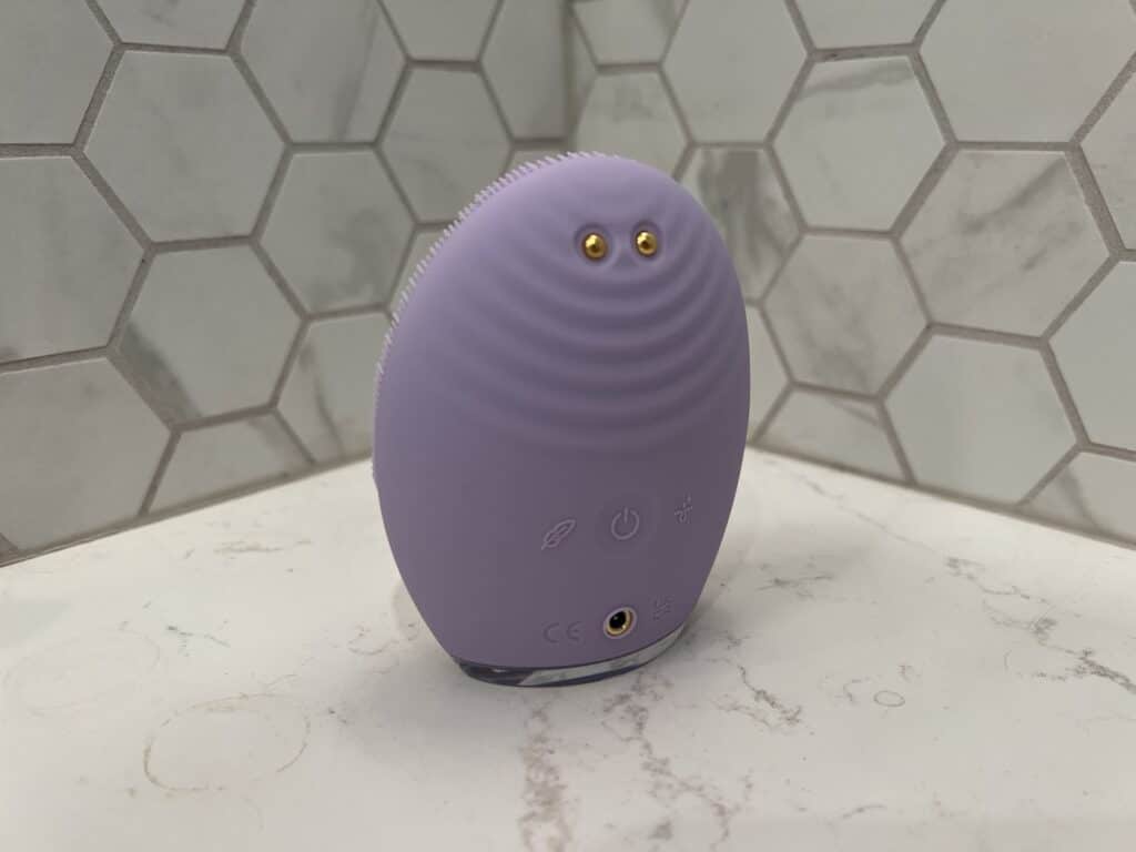 FOREO LUNA 4 plus, review, microcurrent, facial, cleansing, LED light, how, worth it