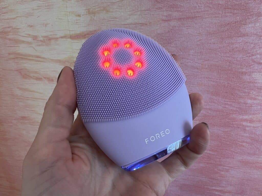 FOREO LUNA 4 plus, review, microcurrent, facial, cleansing, LED light, how, worth it