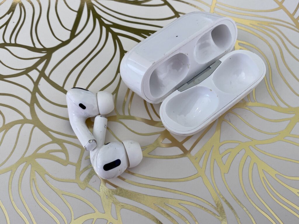 apple, airpods, pro, review, after one year, hot to, active, noise cancel, transparency, hear though, mode, block noise, hear sound, listen, water, phone call, conference, sound, audio, quality, switch, eq, what is, does it work, seamless, switch, devices, erin, tech, technology, blogger, vlogger, canada, USA, america, tech, technology, gadget, best, audio sharing, , battery, qi, charging, fit, feel, comfortable