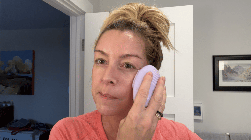 FOREO LUNA 4 plus, review, microcurrent, facial, cleansing, LED light, how, worth it