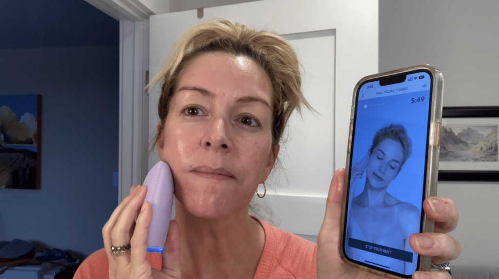 FOREO LUNA 4 plus, review, microcurrent, facial, cleansing, LED light, how, worth it