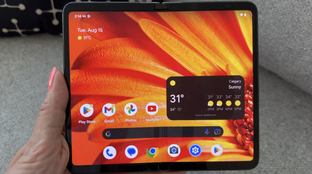 GOOGLE PIXEL FOLD open screen.